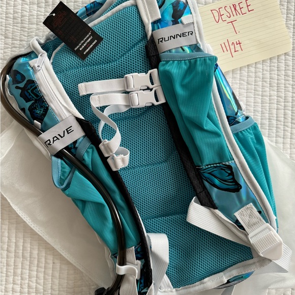 Gen Z Radiant Monarch Hydration Backpack. Never used - Picture 3 of 3